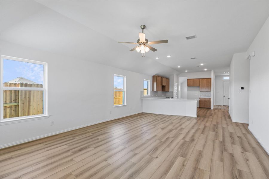 Spacious, unfurnished interior of a new home in River Ranch, Dayton (Image 14).