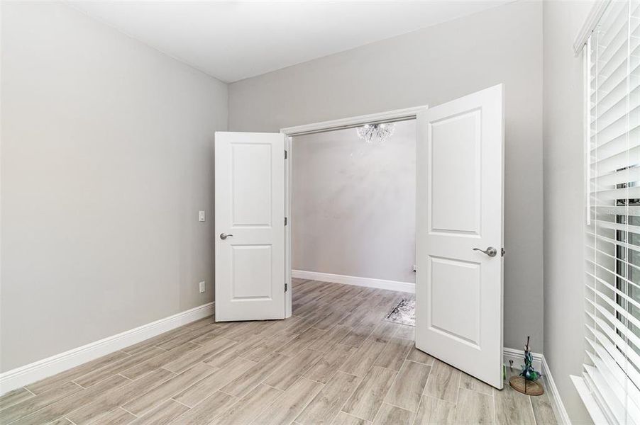 Spacious, unfurnished interior of a new home in , Cape Coral (Image 19).