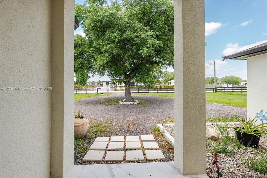 Exterior details and patio area of a home in , Clewiston (Image 23).