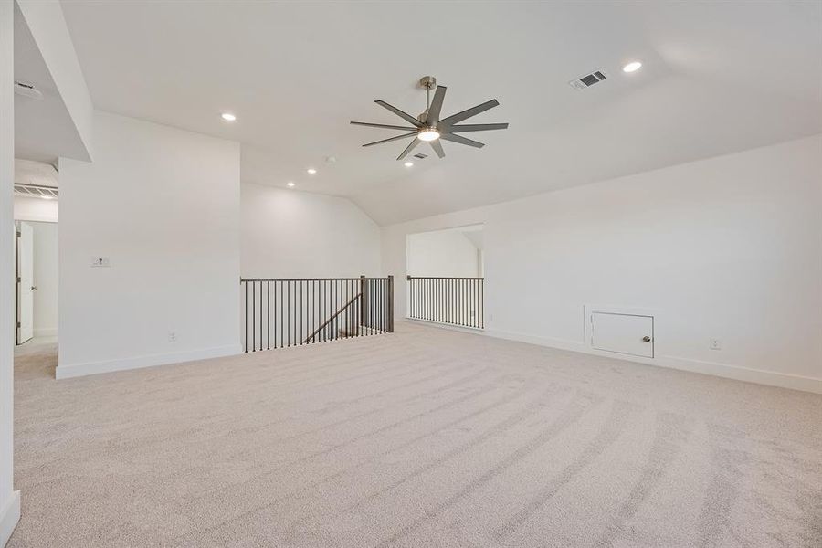 Spacious, unfurnished interior of a new home in Tavolo Park, Fort Worth (Image 28). Spacious, unfurnished interior of a new home in Tavolo Park, Fort Worth (Image 28).