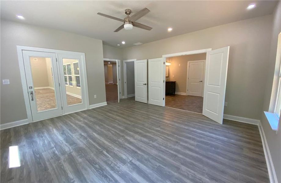 Spacious, unfurnished interior of a new home in , Atlanta (Image 12).