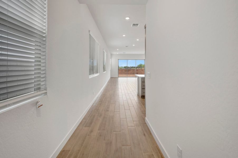 Spacious, unfurnished interior of a new home in Terraza, San Tan Valley (Image 19).