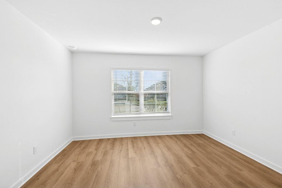 Spacious, unfurnished interior of a new home in Ambrose, La Marque (Image 13).