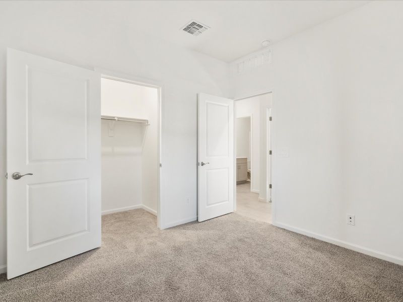 Spacious, unfurnished interior of a new home in Valencia Crossing, Tucson (Image 13).