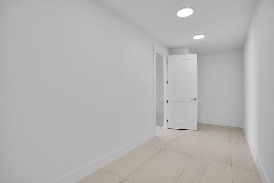 Owner's walk-in closet Owner's walk-in closet