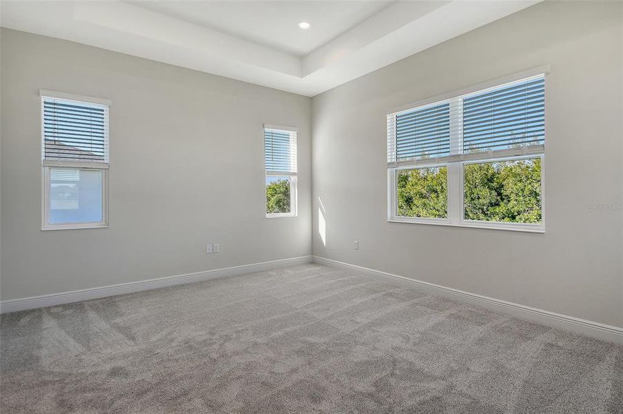Spacious, unfurnished interior of a new home in Canoe Creek, Parrish (Image 29).