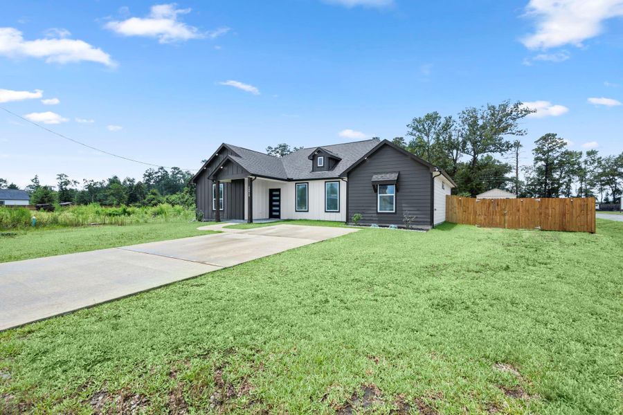 Front exterior of a new home in , Huffman, TX, highlighting curb appeal (Image 2). Front exterior of a new home in , Huffman, TX, highlighting curb appeal (Image 2).