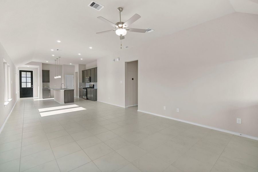 Spacious, unfurnished interior of a new home in The Trails 40', New Caney (Image 22).
