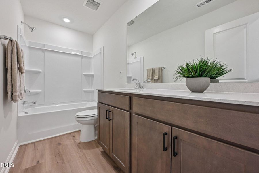 35-web-or-mls-Malbec Dr-S1102-035