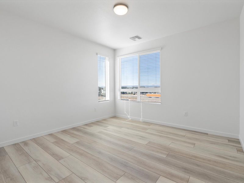 Spacious, unfurnished interior of a new home in Gateway Commons, Denver (Image 19).