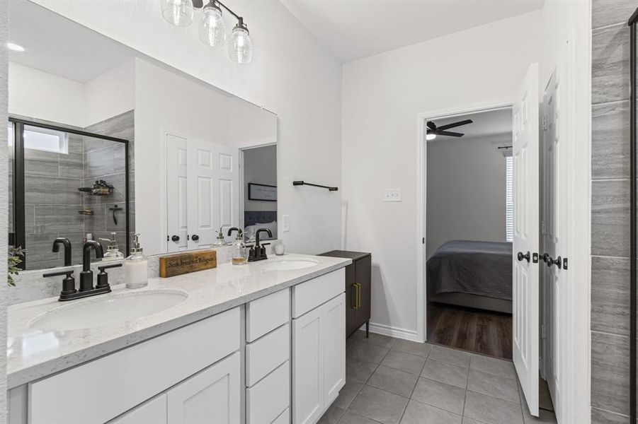 Dual sinks + extra space for cute furniture-storage... plus 2 linen closets!!