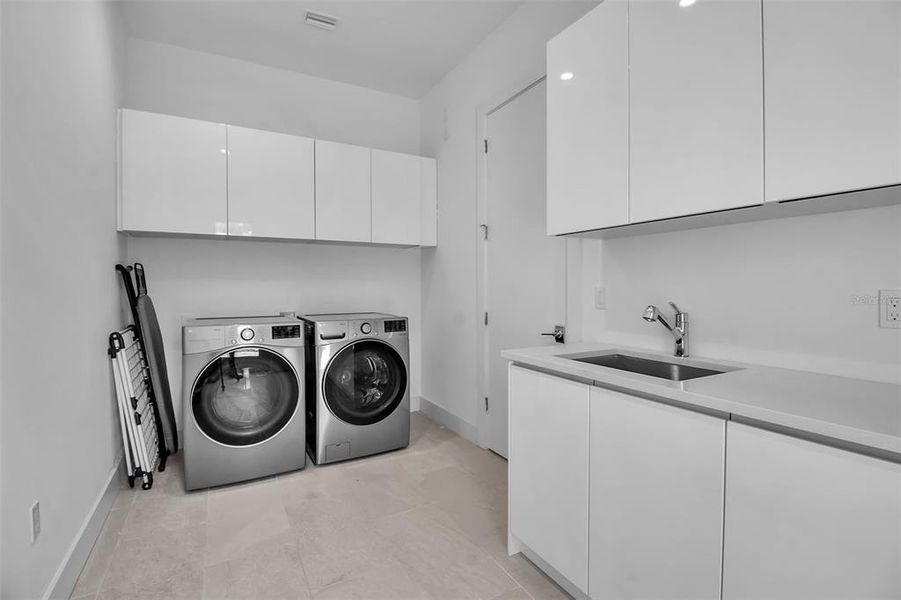 Furnished interior view inside a new home in , Sarasota (Image 13).