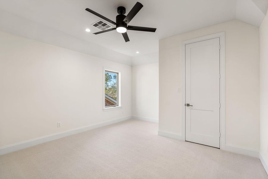 Spacious, unfurnished interior of a new home in , Houston (Image 23).