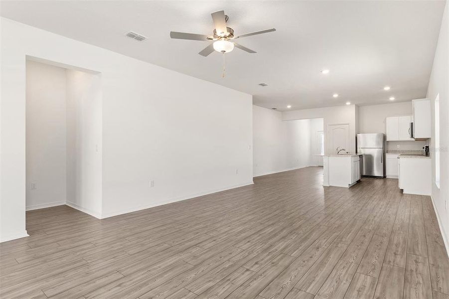 Spacious, unfurnished interior of a new home in Peach Crossings, Winter Haven (Image 14).