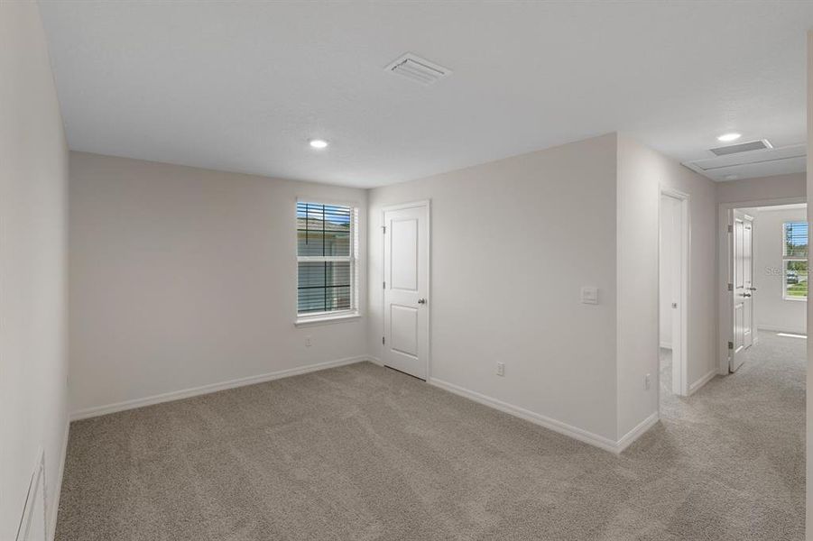 Spacious, unfurnished interior of a new home in Waterleigh, Winter Garden (Image 20).