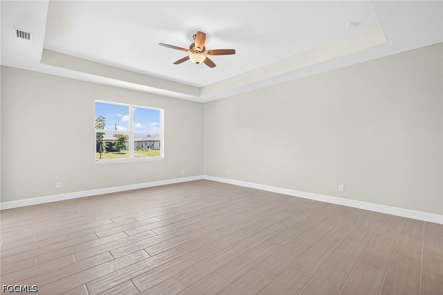 Spacious, unfurnished interior of a new home in Cape Coral, Cape Coral (Image 22).