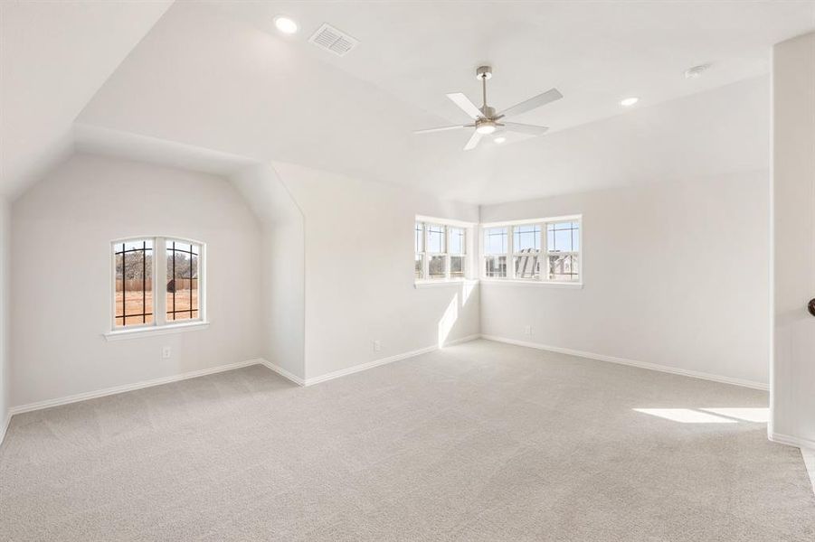 Spacious, unfurnished interior of a new home in El Dorado, Granbury (Image 38).