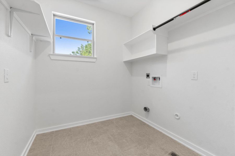 Spacious, unfurnished interior of a new home in , Conroe (Image 17).