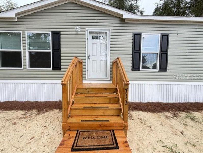 Exterior details and patio area of a home in , Chiefland (Image 21).