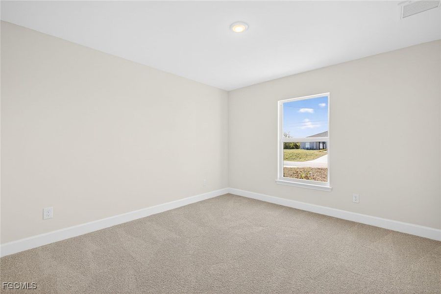 Spacious, unfurnished interior of a new home in Cape Coral, Cape Coral (Image 30).
