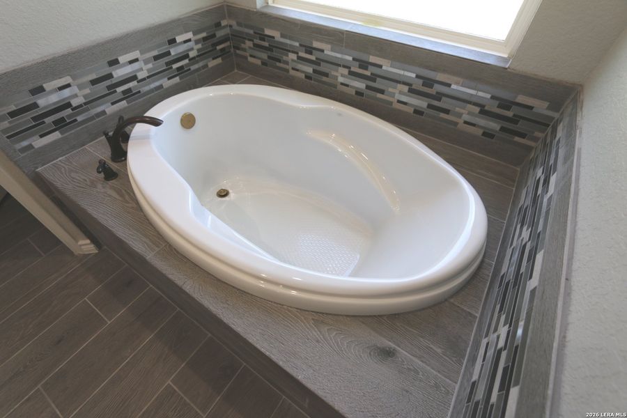 Close-up of interior finishes inside a home in , La Vernia (Image 11).