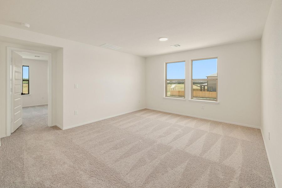 Spacious, unfurnished interior of a new home in Stoney Chase, Del Valle (Image 31).