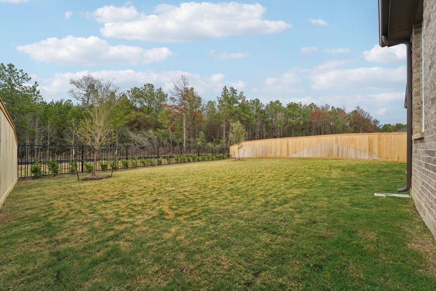 Exterior details and patio area of a home in Kresston, Montgomery (Image 31).