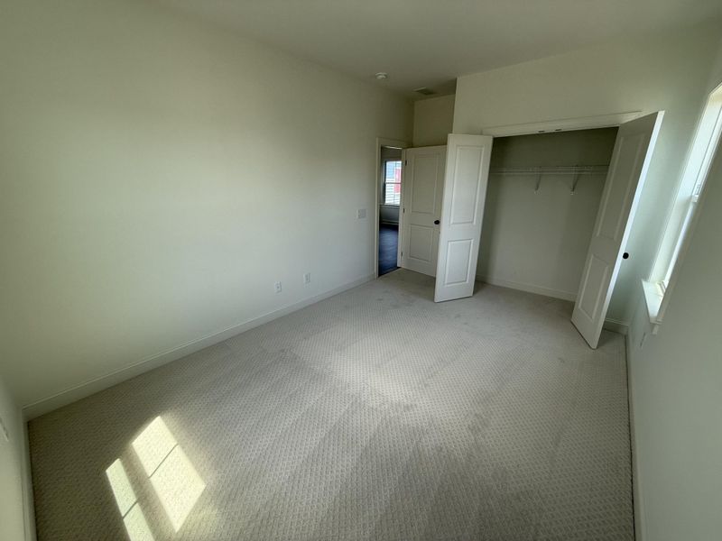 Spacious, unfurnished interior of a new home in , Summerville (Image 14).
