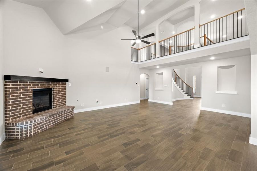 421 Willie- Living Room-2