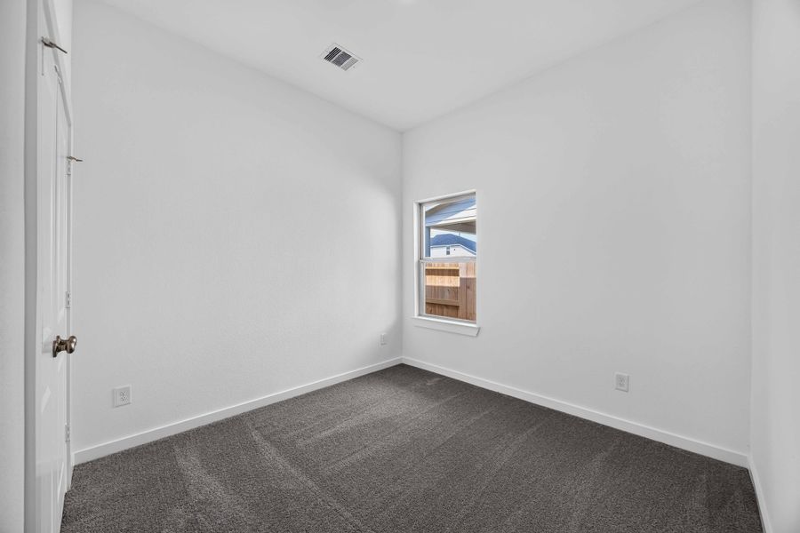 Spacious, unfurnished interior of a new home in La Segarra 40', Brookshire (Image 25).