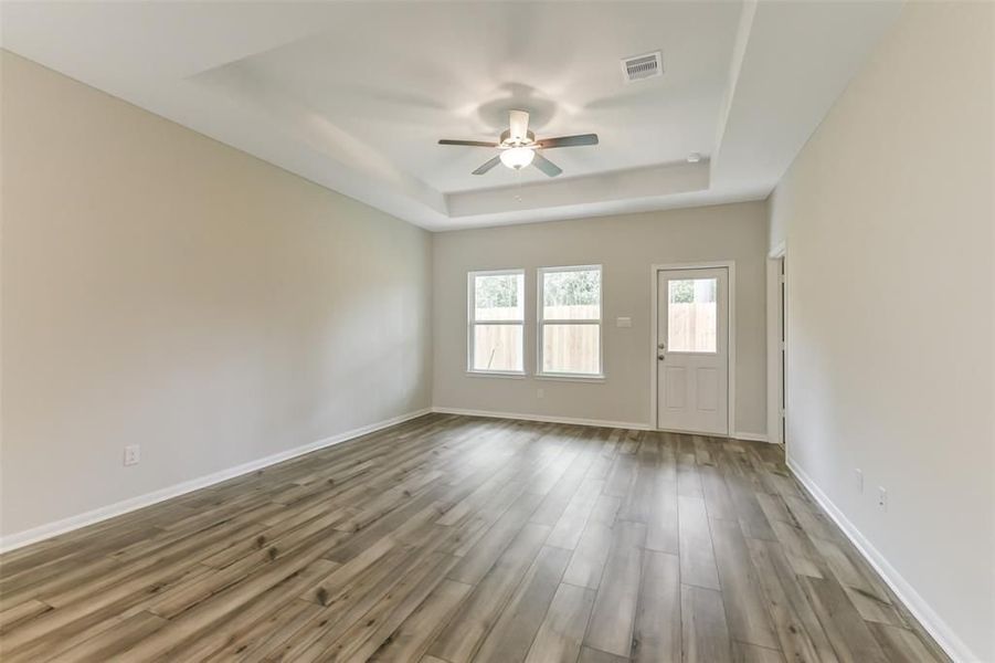 Spacious, unfurnished interior of a new home in Caney Creek Place, Conroe (Image 40).