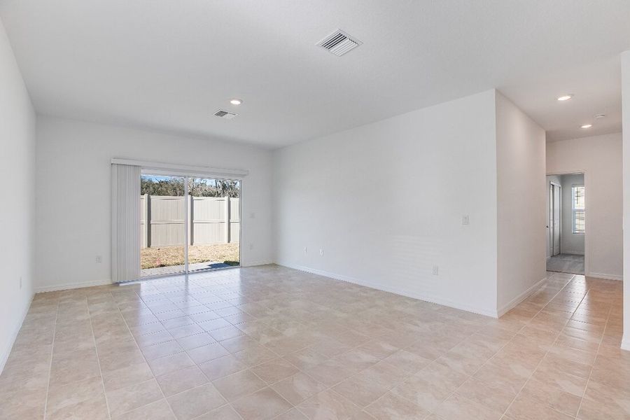 Spacious, unfurnished interior of a new home in Coopers Meadow, Jacksonville (Image 18).