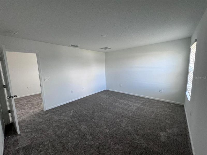 Spacious, unfurnished interior of a new home in Cascades, Davenport (Image 14).