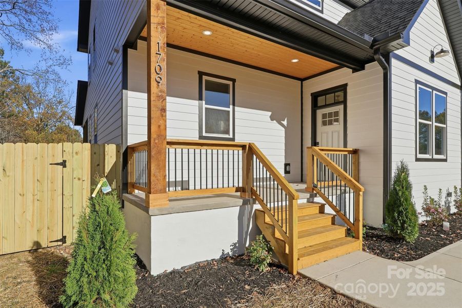 Exterior details and patio area of a home in , Monroe (Image 4).