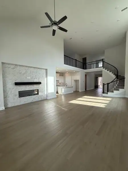 Spacious, unfurnished interior of a new home in Tompkins Reserve, Katy (Image 4).