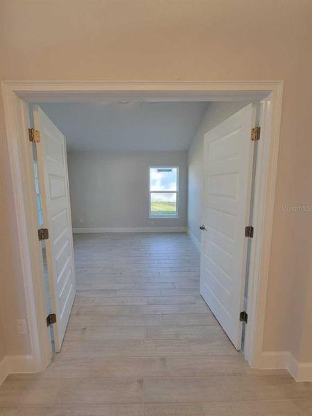 Spacious, unfurnished interior of a new home in Marion Oaks, Ocala (Image 21).