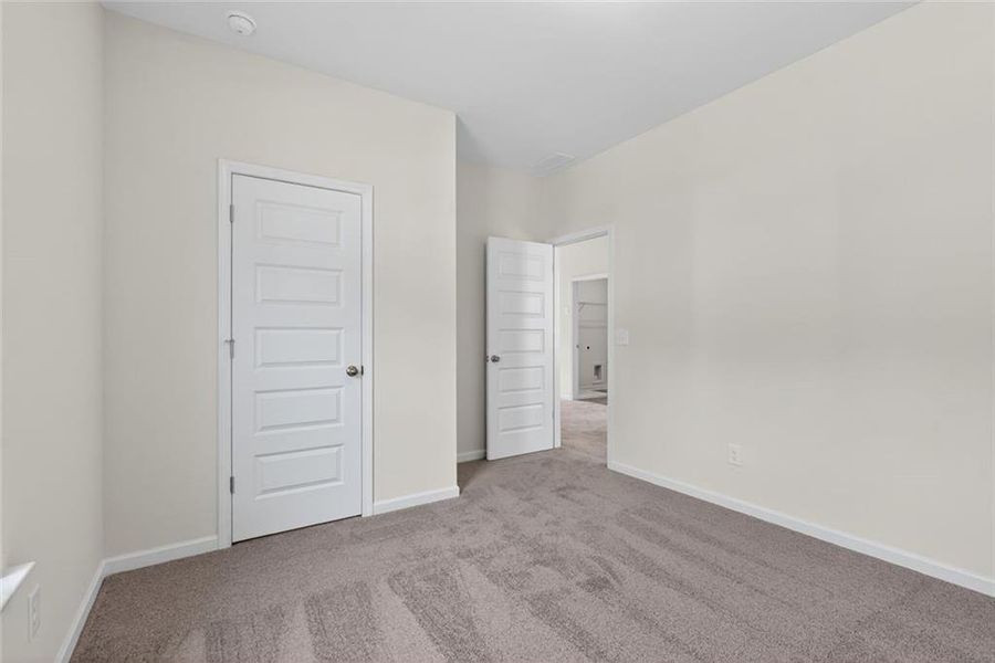 Spacious, unfurnished interior of a new home in North Haven, Rome (Image 21).