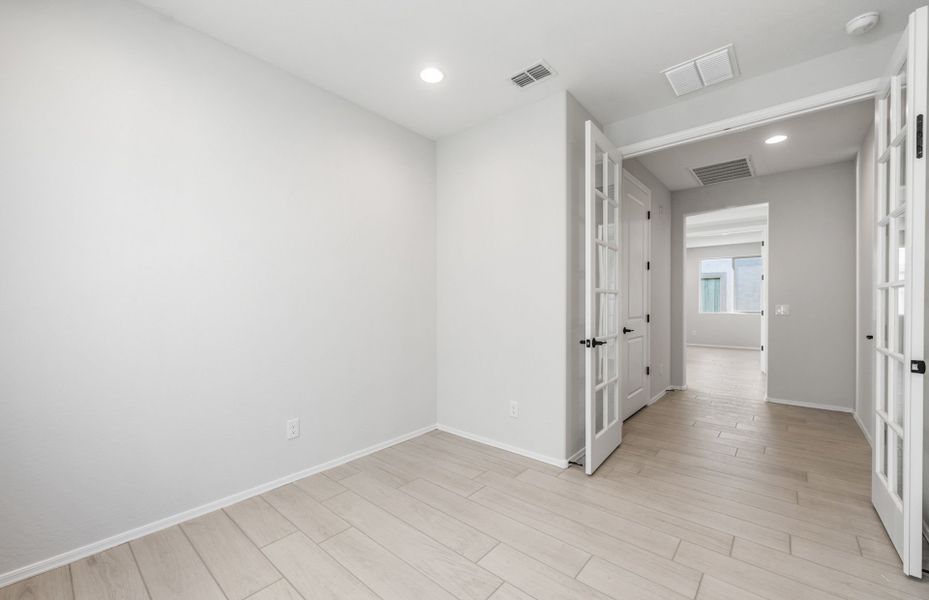 Spacious, unfurnished interior of a new home in Sun City Festival, Buckeye (Image 25).