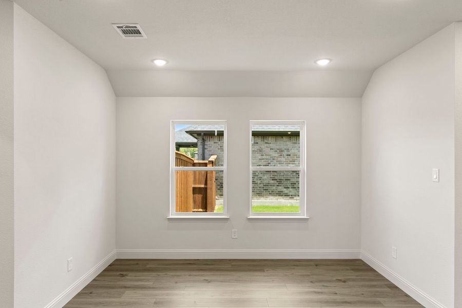 Spacious, unfurnished interior of a new home in Creekside, Royse City (Image 24).