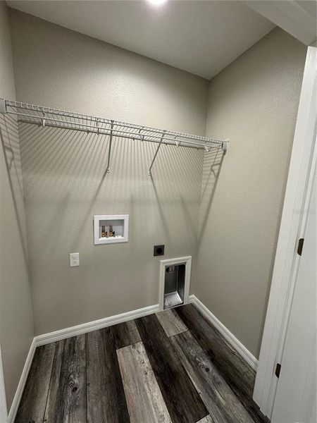 Spacious, unfurnished interior of a new home in , Dunnellon (Image 13).