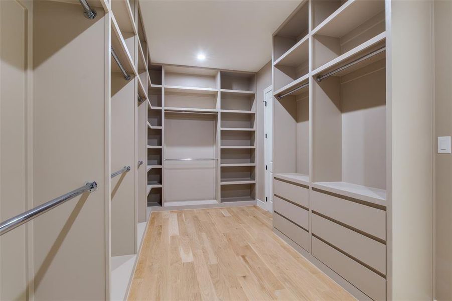Spacious, unfurnished interior of a new home in , Dallas (Image 20).