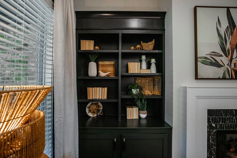 Representative furnished interior of a home built from the Willow by Grant & Co in Manor at Hall Creek, Arlington (Image 119).