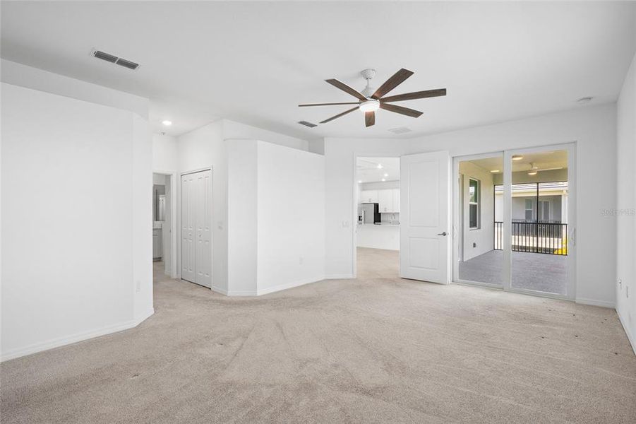 Spacious, unfurnished interior of a new home in , Punta Gorda (Image 31).