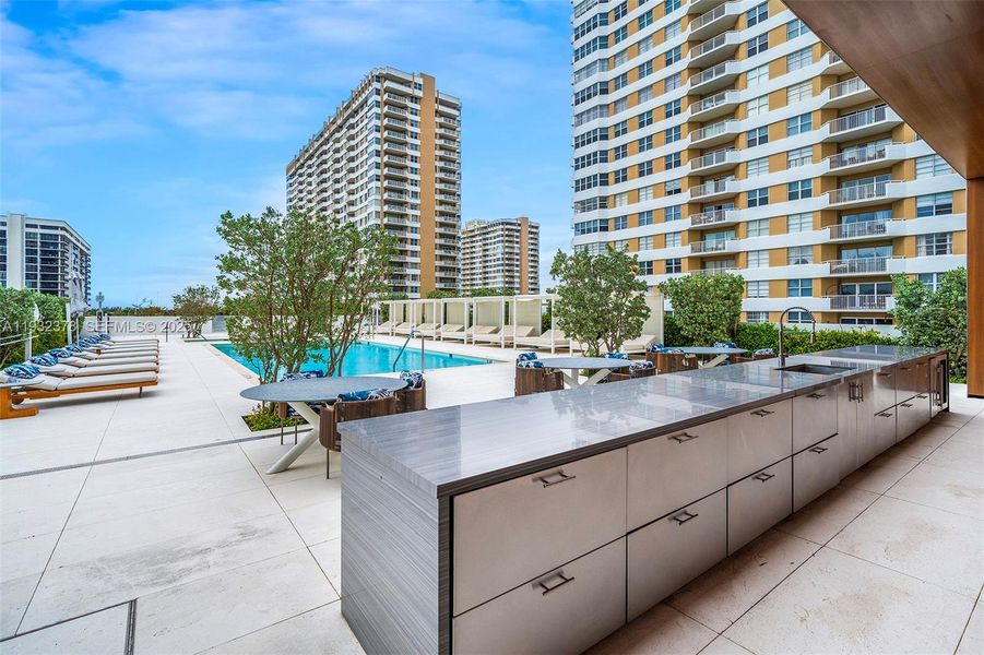 Condo located in Hallandale Beach, FL showcasing its design and architecture (Image 37).