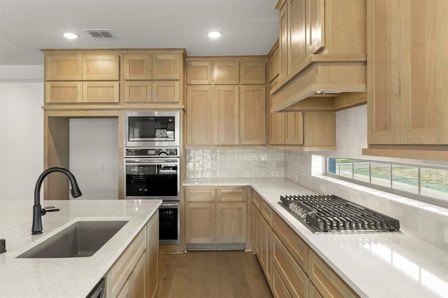 14. 12814 Meadow - Kitchen (3)