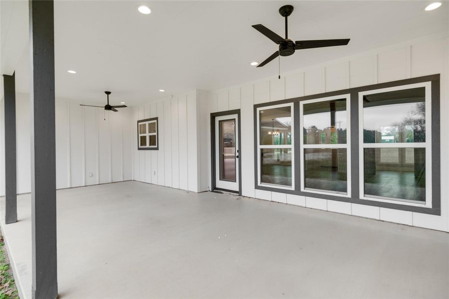 Exterior details and patio area of a home in , Grapeland (Image 25).