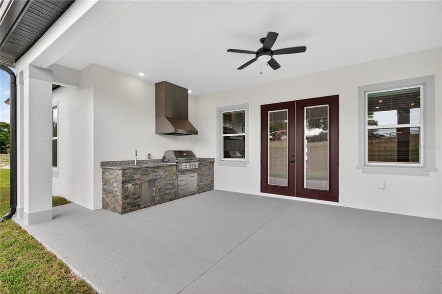 Exterior details and patio area of a home in , Fruitland Park (Image 35).