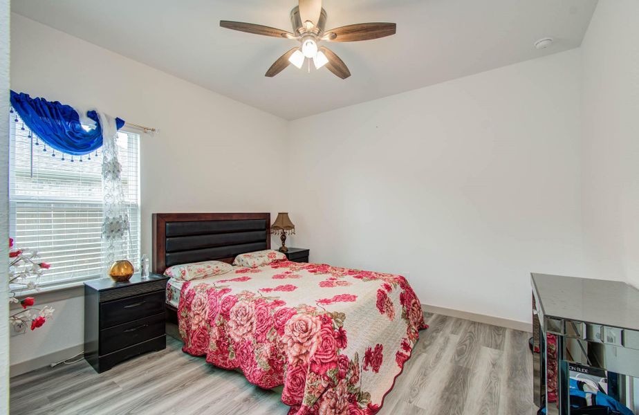 Furnished interior view inside a new home in Parks Edge, Missouri City (Image 24).