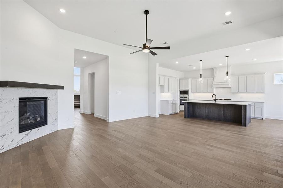 Spacious, unfurnished interior of a new home in Pecan Grove, Burleson (Image 19). Spacious, unfurnished interior of a new home in Pecan Grove, Burleson (Image 19).