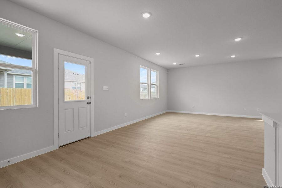 Spacious, unfurnished interior of a new home in Park Place, New Braunfels (Image 14).